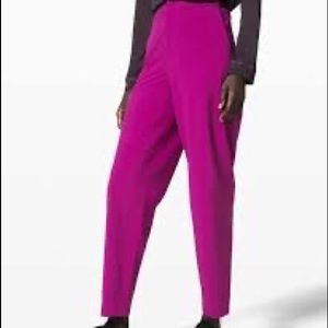 NWT Lululemon Esker Straight *lululemon lab
Deep Fuschia size 6